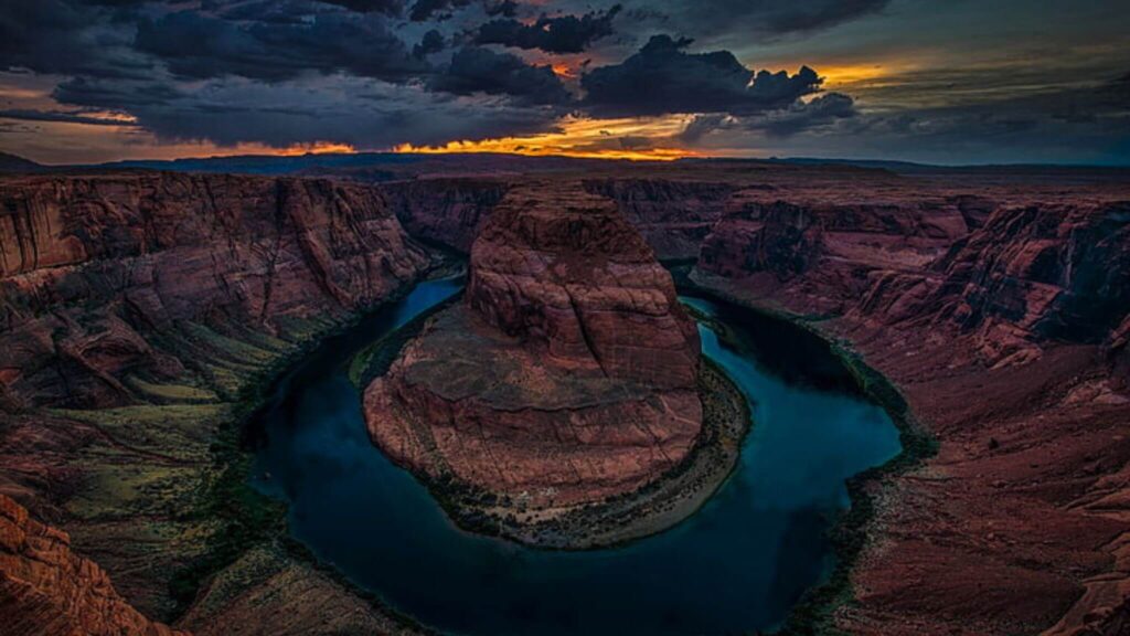 Horseshoe bend sunset cloudy wallpaper 4K